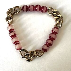 Gold tone red design stretchy beaded bracelet